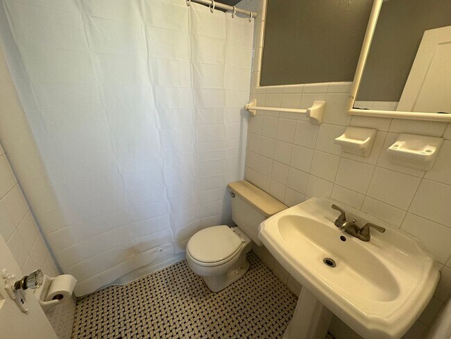 Photo - Downstairs unit DOWNTOWN TALLAHASSEE!!! Unit 3