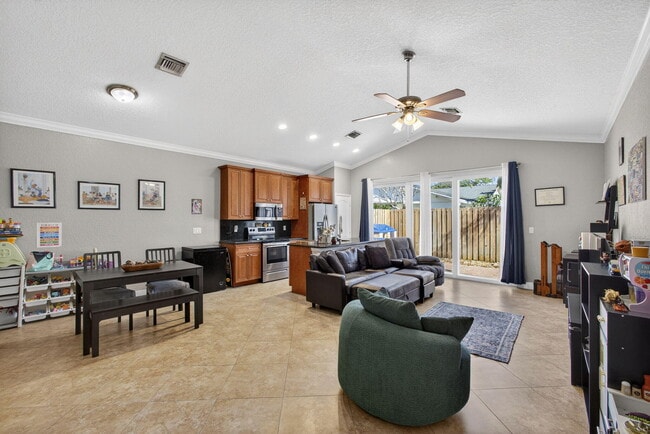 Photo - 3125 Shelby Way