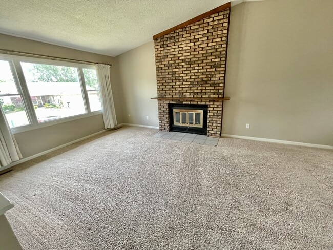 Photo - 105 Colony Dr