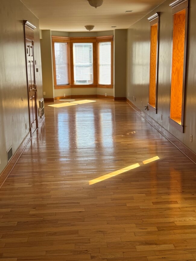 Building Photo - 504 Bellefontaine Ave Unit 2