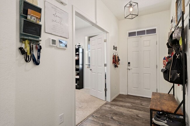 Photo - Beautiful 5 Bed Home in Raindance