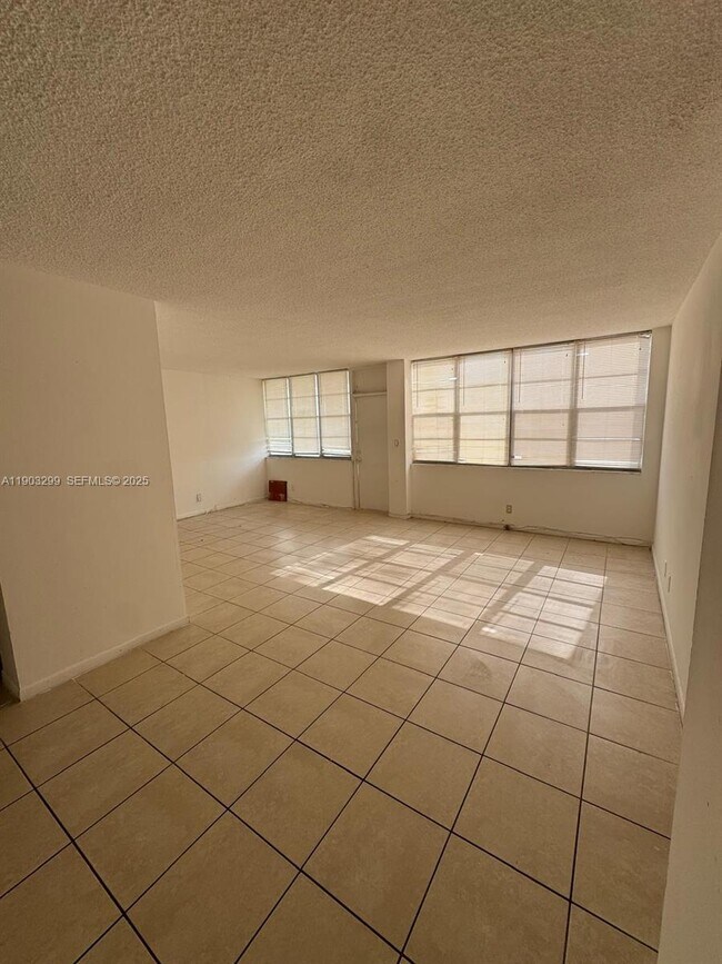 Photo - 2025 NE 164th St Unit 803