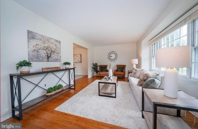 Photo - 716 Fiske Ln