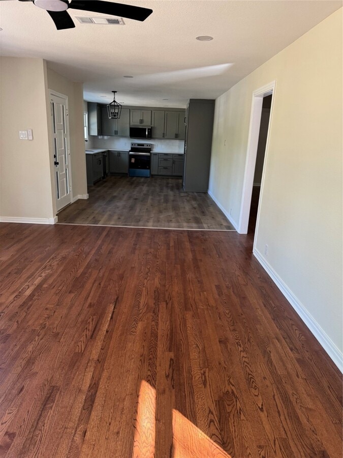 Photo - 805 Ross Trail