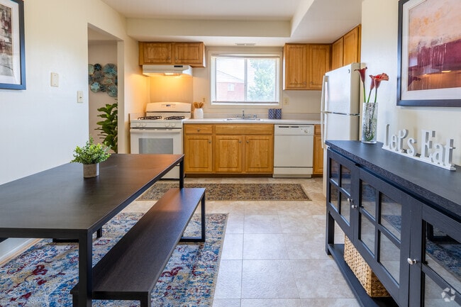 The Downing 2BR, 1BA - 1,012SF- Eat In Kitchen