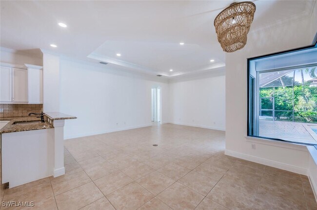 Building Photo - 600 6th Ave N