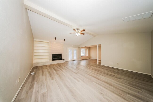 Photo - 813 N Briarcliff Dr