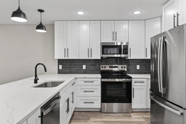 Photo - Vista Ave Unit 32629 Vista