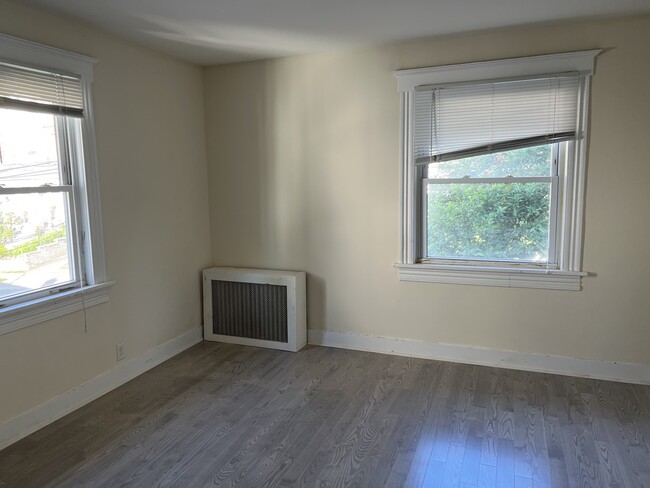 Photo - 54 Ashwood Ave