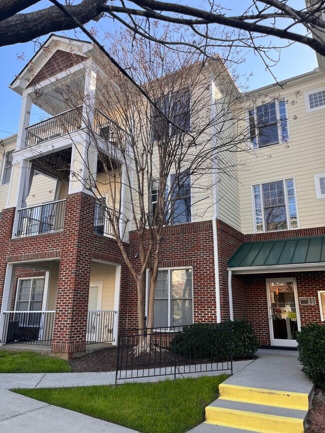 Building Photo - 901 Canenaugh Dr Unit 204