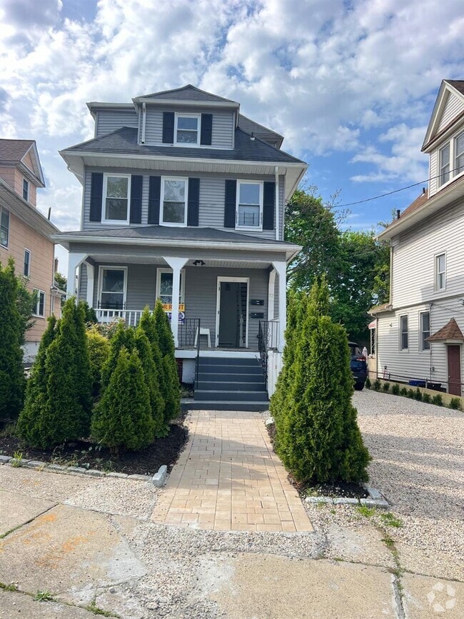 Building Photo - 72 Chauncey Ave Rental