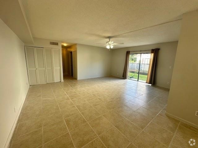 Building Photo - 3162 Coral Springs Dr Unit 4 Rental