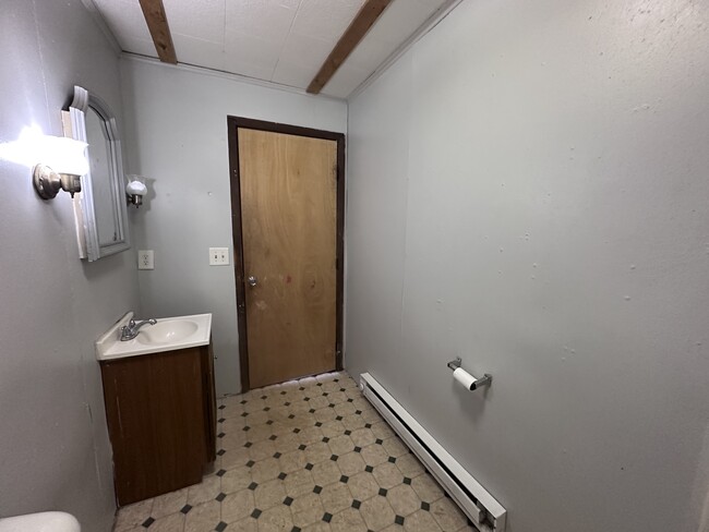 Photo - 208 English-E