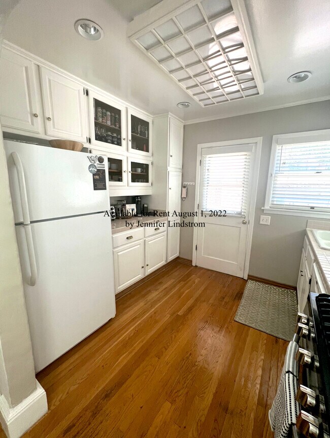 Photo - 914 Chabrant Way