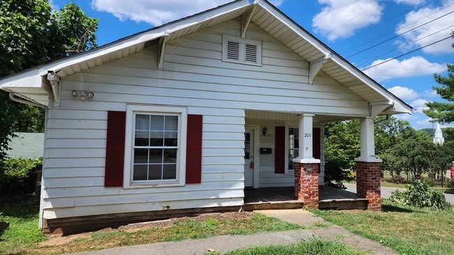 Building Photo - Renovated Cottage For Rent