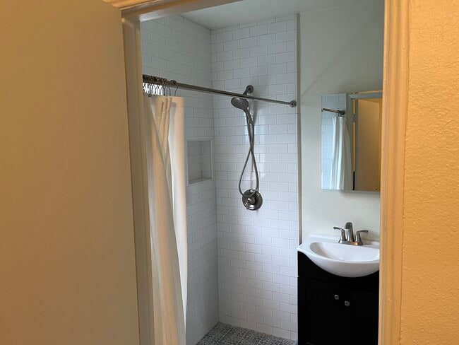 Photo - 2800 Tola Ave