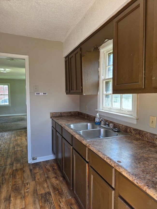Photo - 1808 Scottwood St