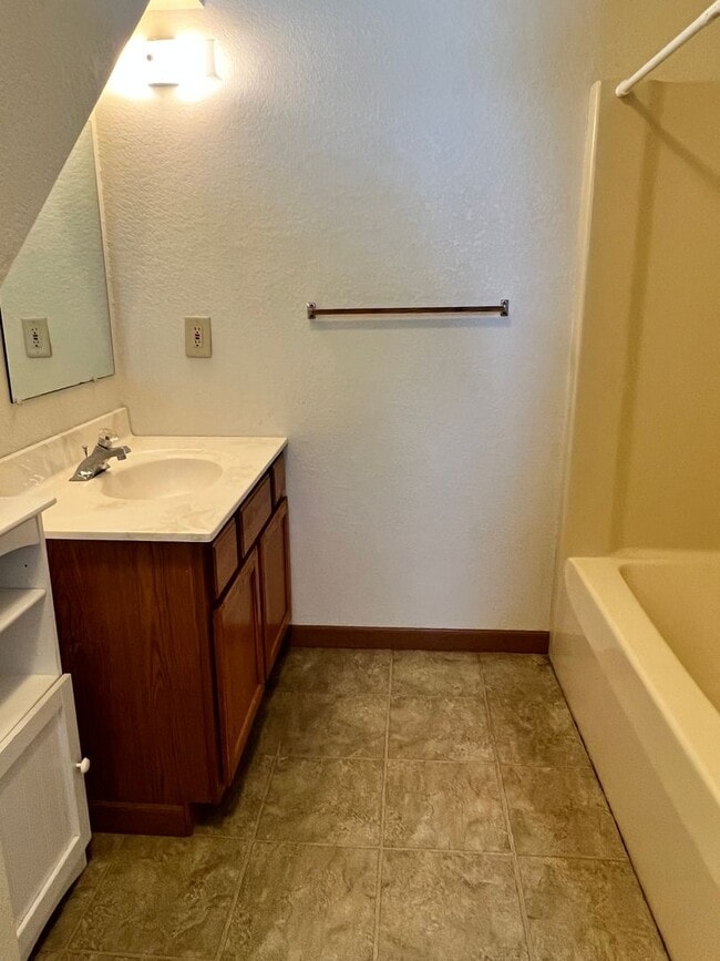 Photo - Three Bedroom One Bath Townhouse Near BGSU