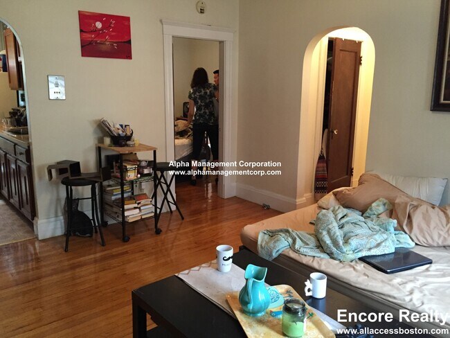 Building Photo - 349 Pleasant St