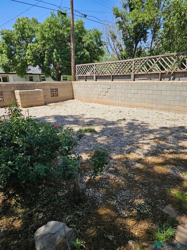 Photo - 201 W Yucca Ave