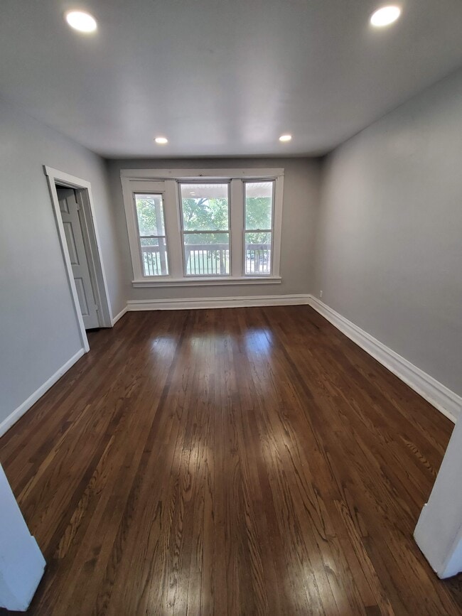 Photo - 2704 E 77th St