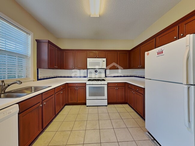 Photo - 2208 Sprucewood Dr NW