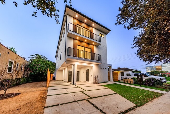 Building Photo - 1954 Purdue Ave Unit 1954