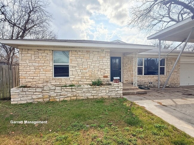 Building Photo - Spacious 5 Bedroom, 3 bath