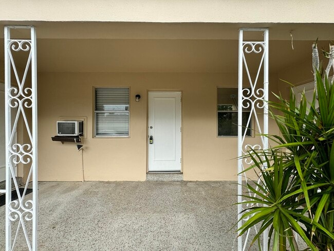 Building Photo - 1741 Moffett St Unit 1