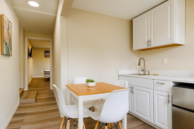 6208 Pinewood Village Cir W Unit 3