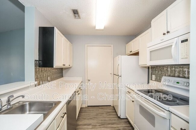 Photo - 2011 N Hwy 17