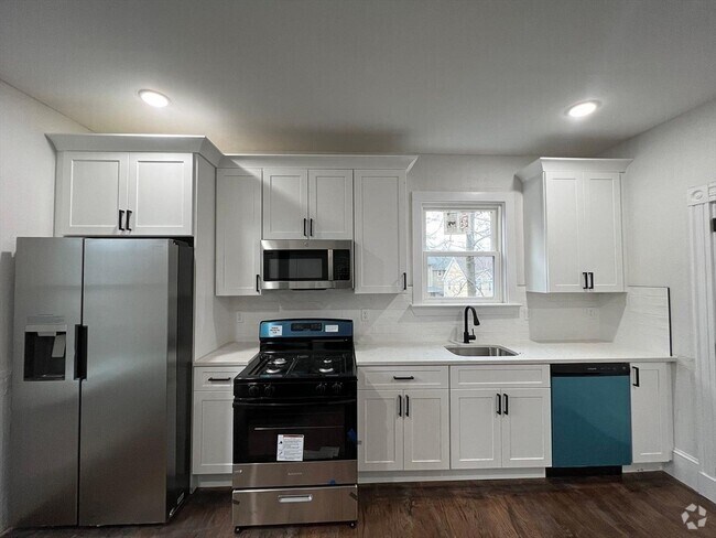 Building Photo - 65 Lambert St Unit 3 Rental