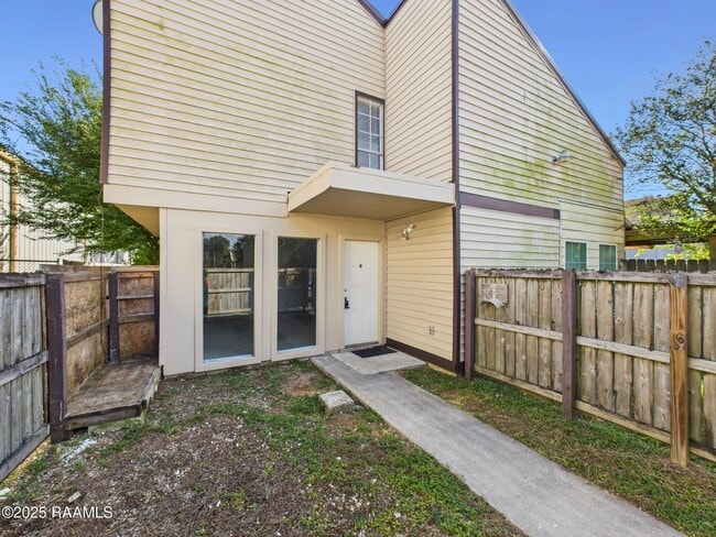 Building Photo - 201 Fox Run Ave