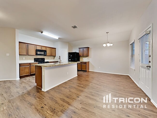 Photo - 3025 Iris Dr