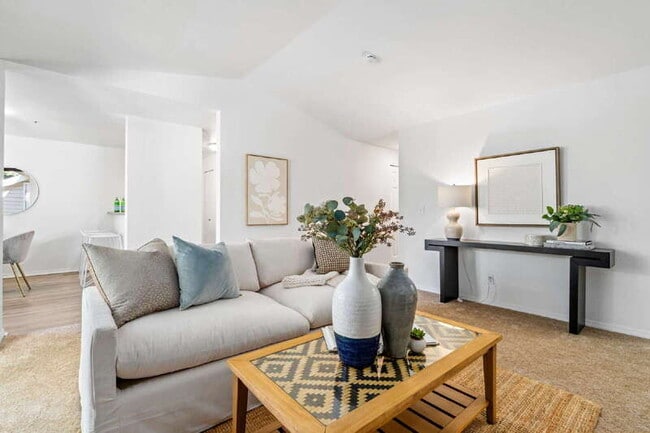 Photo - 19230 Forest Park Dr NE Unidad K335