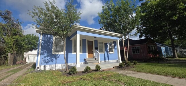 Photo - 2827 Robertson St