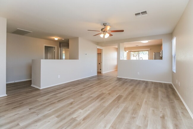 Photo - 1006 S Clancy Cir