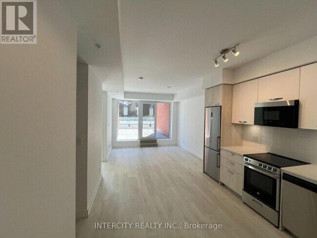 Photo - 75 James St S