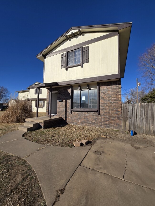 Building Photo - 3824 W Elm St