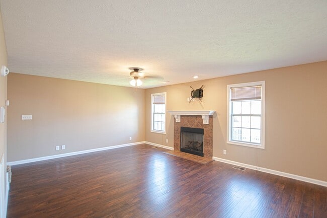 Photo - 613 Fennec Way