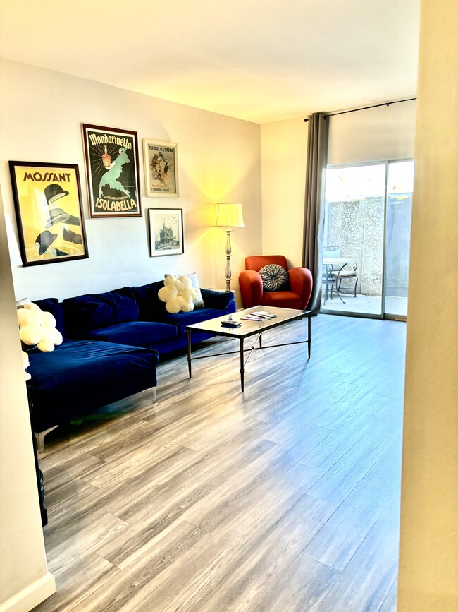 Living room - 357 E Thomas Rd Unidad A107 Rental