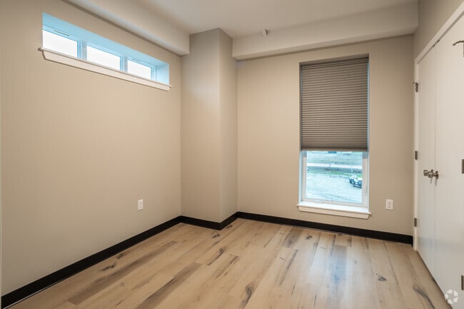 1BR, 1BA - 470SF - Bedroom
