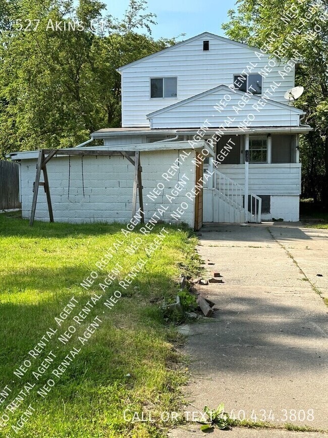 Photo - 527 Akins Ct