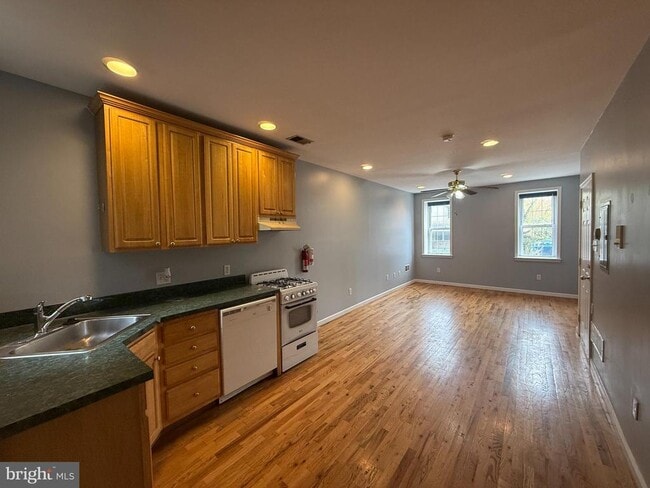 Photo - 1543 W Thompson St Unit 1