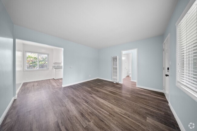 Building Photo - 1577 Pine Ave Rental