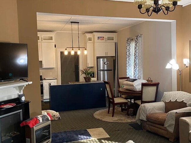 Photo - 147 White Cir