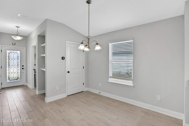 Photo - 212 Ruskin Dr