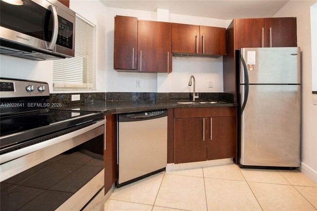 Building Photo - 4147 Stirling Rd Unit 105
