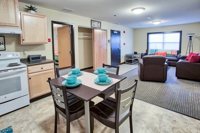 Dining-Room_Buckeye-Village_1482-N-Lexington-Springmill-Rd-Ontario-OH_RPI_PJ-05178_CP_02