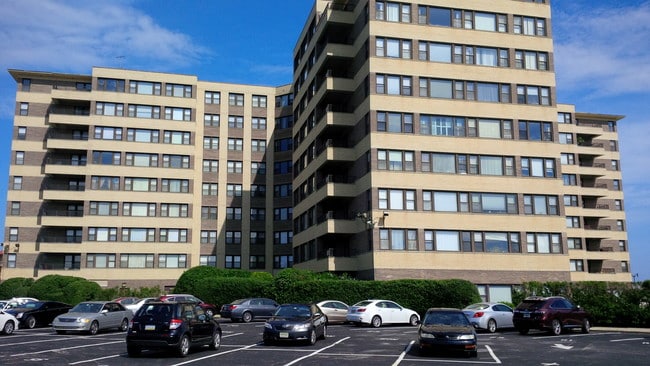 Primary Photo - Warwick Condominiums